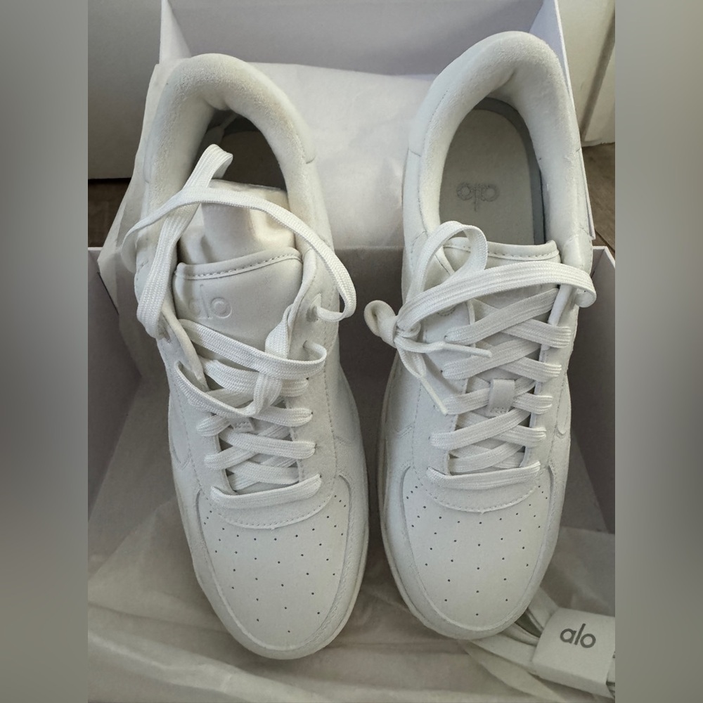 NIB Alo Recovery Mode Sneaker - Natural White/Gum - Picture 8 of 8